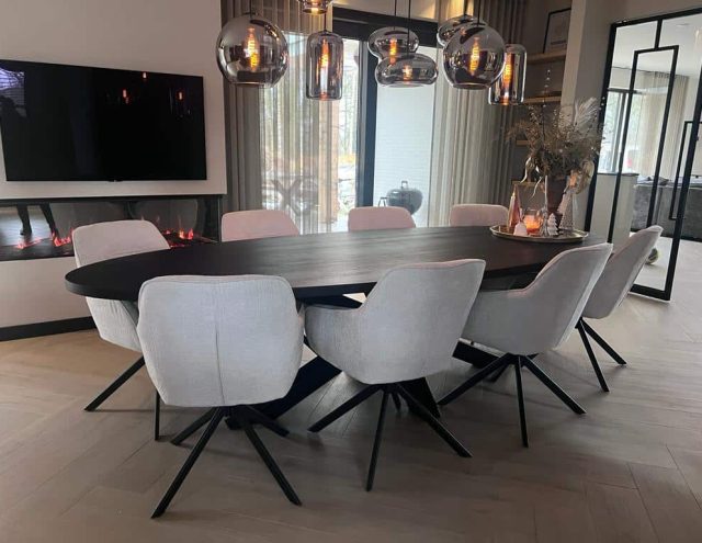 Eettafel Ovaal zwart eiken